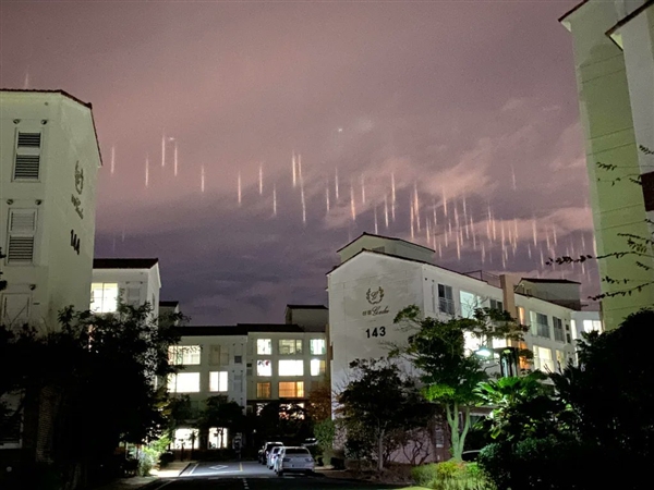 外星人来地球了?韩国济州岛夜空出现不明“光柱” 官方回应揭秘背后原因 - v2ra小站