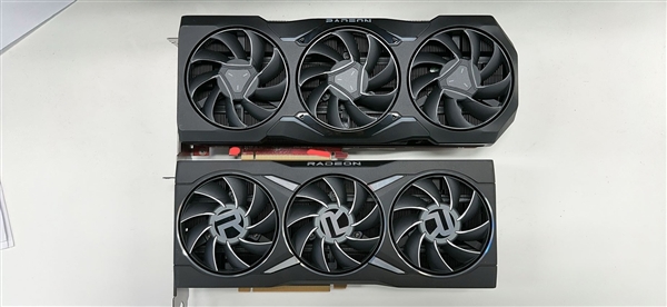 拒绝RTX 4090起火杯具！AMD新旗舰卡RX 7000外形首曝光：双8pin接口 - v2ra小站