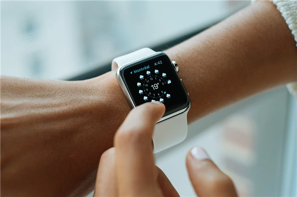 国外一女子被丈夫活埋:竟被Apple Watch救了 - v2ra小站