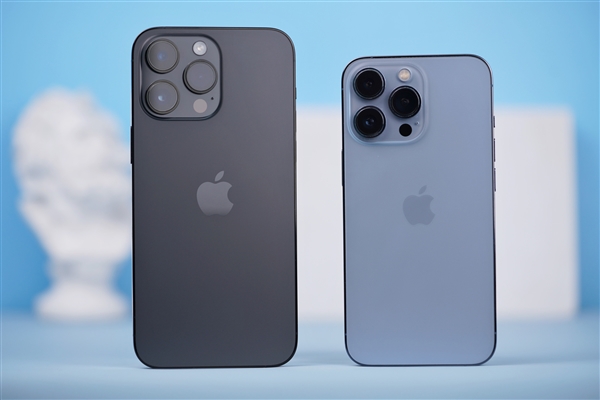 三年终于告别纯直边!iPhone 15效果图出炉:神似iPhone 5C - v2ra小站