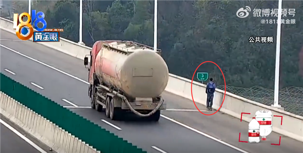 小伙晕车踩着滑板上高速 称跟着导航走的 网友:限速120 当前车速15 - v2ra小站
