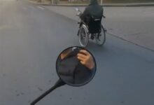 大爷坐电动轮椅一路疾驰 电瓶车欲提醒注意安全 时速40没追上 - v2ra小站