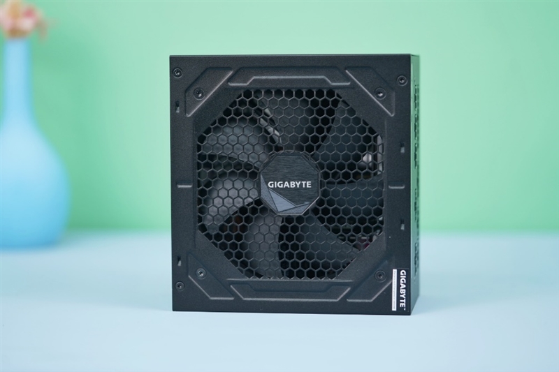 如何有效规避RTX 4090烧卡?技嘉UD1000GM PG5 1000W电源评测:转换效率接近铂金标准 - v2ra小站