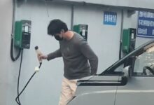 网友偶遇胡歌开宏光Air EV：五菱汽车在线求代言 - v2ra小站