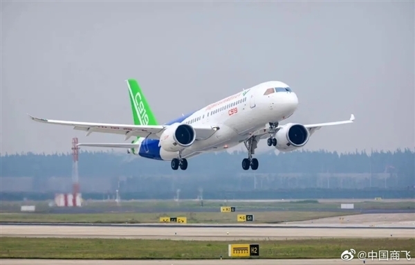 国产大飞机C919雄起！中国商飞再获300架确认订单 - v2ra小站