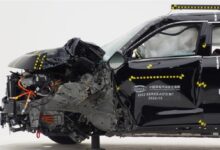 问界M7中保研25%偏置撞击画面出炉 A柱“弯了” - v2ra小站