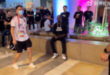 网红“退钱哥”去看世界杯了！现身卡塔尔街头：大秀球技 - v2ra小站