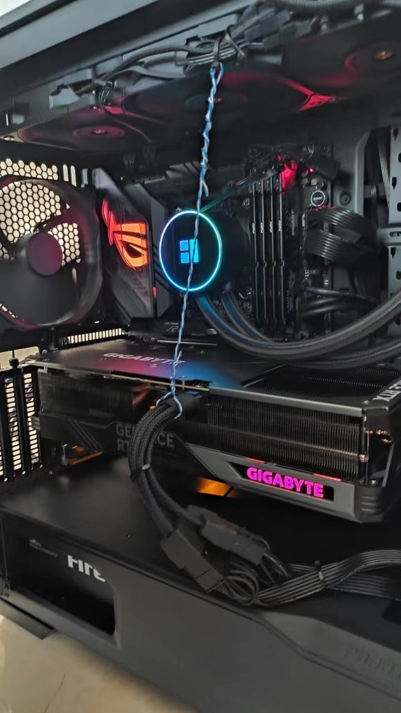 1.3万RTX 4090起火燃烧：电源配件厂商订单爆了 国内玩家“上吊”解决 - v2ra小站