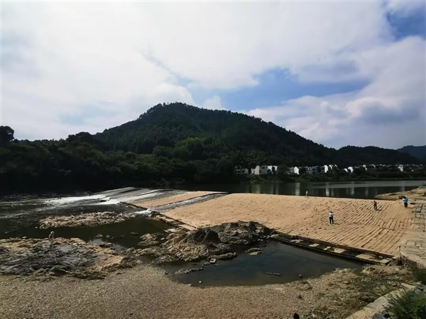 安徽黄山干旱 千年石坝露出水面:榫卯结构引人赞叹 - v2ra小站