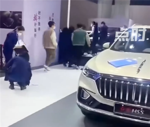 看车附送“武术表演”?大连车展4S店销售起冲突打架 - v2ra小站