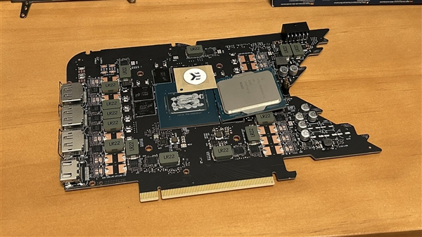 RTX 4080被疯狂加价直逼4090 网友：AMD RX 7900 XT变更香了 - v2ra小站