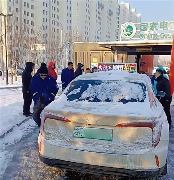 吉林省多地纯电动车遭换电难!有出租车车主等一宿才换上电 - v2ra小站