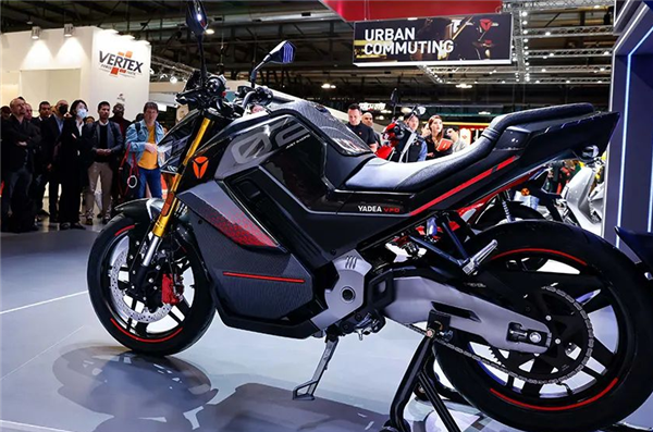 雅迪VFD跨骑电摩海外发布:中置电机、最大续航140km - v2ra小站