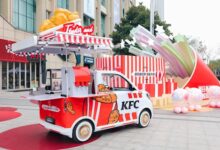 真会玩儿!五菱宏光MINIEV肯德基版定制快餐车亮相 - v2ra小站