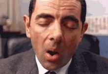 睡觉时猛抖一下究竟是什么原因？医生揭秘：有四种可能 - v2ra小站