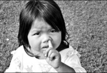 挖鼻孔的王者！狐猴用8厘米长中指深入鼻孔 只为获取鼻涕 - v2ra小站