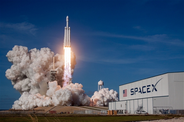 SpaceX加速研发星际飞船:加薪鼓励员工搬去基地 - v2ra小站
