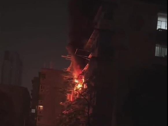 将妻子送出火场再救儿子时父子俩遇难：又是电动车电瓶室内充电惹祸！ - v2ra小站