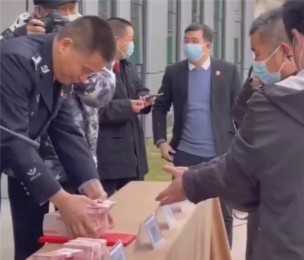 骗子诈骗1250万 买彩票中1450万:已退还给39名聋哑人 - v2ra小站