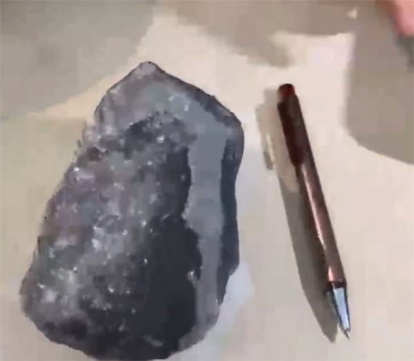 火流星碎片砸进屋里 有村民捡到后直接扔了：怕辐射 - v2ra小站