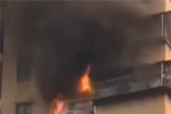 小太阳起火直接泼水导致爆燃烧家 消防科普正确救火“姿势” - v2ra小站