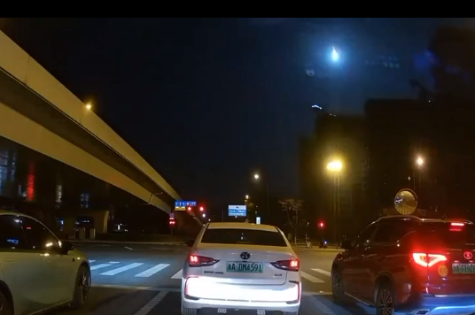 杭州疑似有陨石掉落:一团火球 照亮夜空 - v2ra小站
