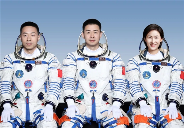 神舟十四号返回舱成功着陆!太空出差半年回家了 - v2ra小站