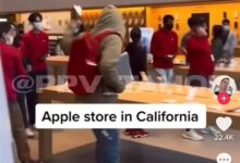 两男子洗劫苹果店抢走20多万产品 店员一举动堪称教科书:让顾客主动把路让开 - v2ra小站