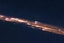 壮观！网友拍下神十四返回舱划过夜空似超级火流星 - v2ra小站