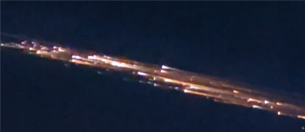 壮观!网友拍下神十四返回舱划过夜空似超级火流星 - v2ra小站