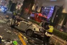 上海一轿车冲下数十米高架:车顶塌陷、摔成铁饼 - v2ra小站