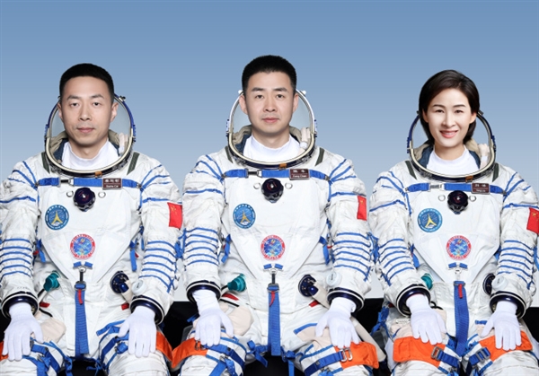太空出差183天！神舟十四号与空间站组合体成功分离：今晚到家 - v2ra小站