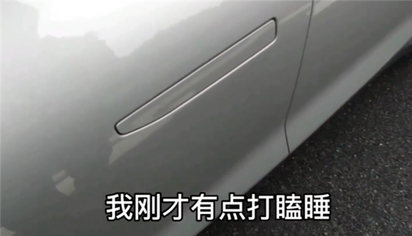 开着“自动驾驶”跑高速睡觉撞到雪糕筒 司机:第二次遇到、习惯了 - v2ra小站