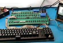 售价超300万!乔布斯亲手编号Apple-1电脑落锤成交:46年后 开机画面眼前一亮 - v2ra小站