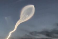 内蒙古上空巨大发光体划破天际 网友:像手电筒一样 - v2ra小站