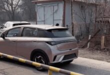 比亚迪今年400万销量有戏?实拍上牌处名场面:10辆车有8辆比亚迪 - v2ra小站