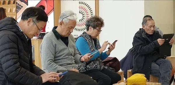 四款新机不到3K!2023春节送爸妈啥手机?买它一定有面子 - v2ra小站