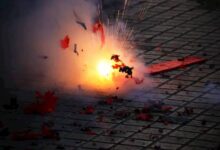 男童放鞭炮炸飞井盖连砸两车 科普:炮仗遇上下水道堪比小炸弹 - v2ra小站