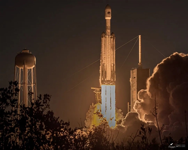 SpaceX重型猎鹰火箭发射美国太空军机密卫星：不怕核打击 - v2ra小站