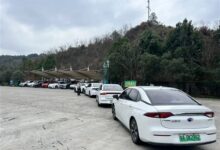 开电动车返乡要三思 网友晒高速服务区充电现状：已排成长队 - v2ra小站