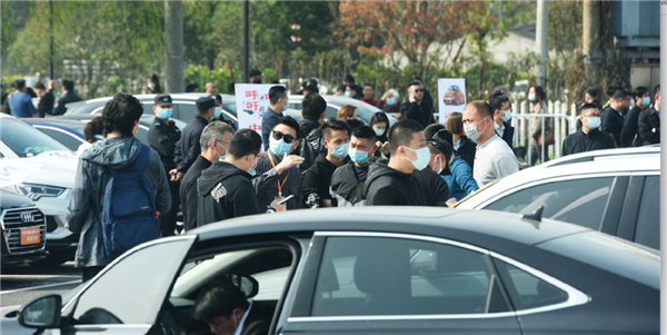 特斯拉降价 车主愤怒维权：维的到底是个什么权？脸面罢了 - v2ra小站