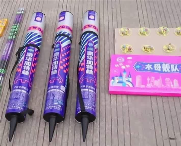 网红烟花加特林威力多大?消防实测:猪肉迅速被烧出黑点 - v2ra小站